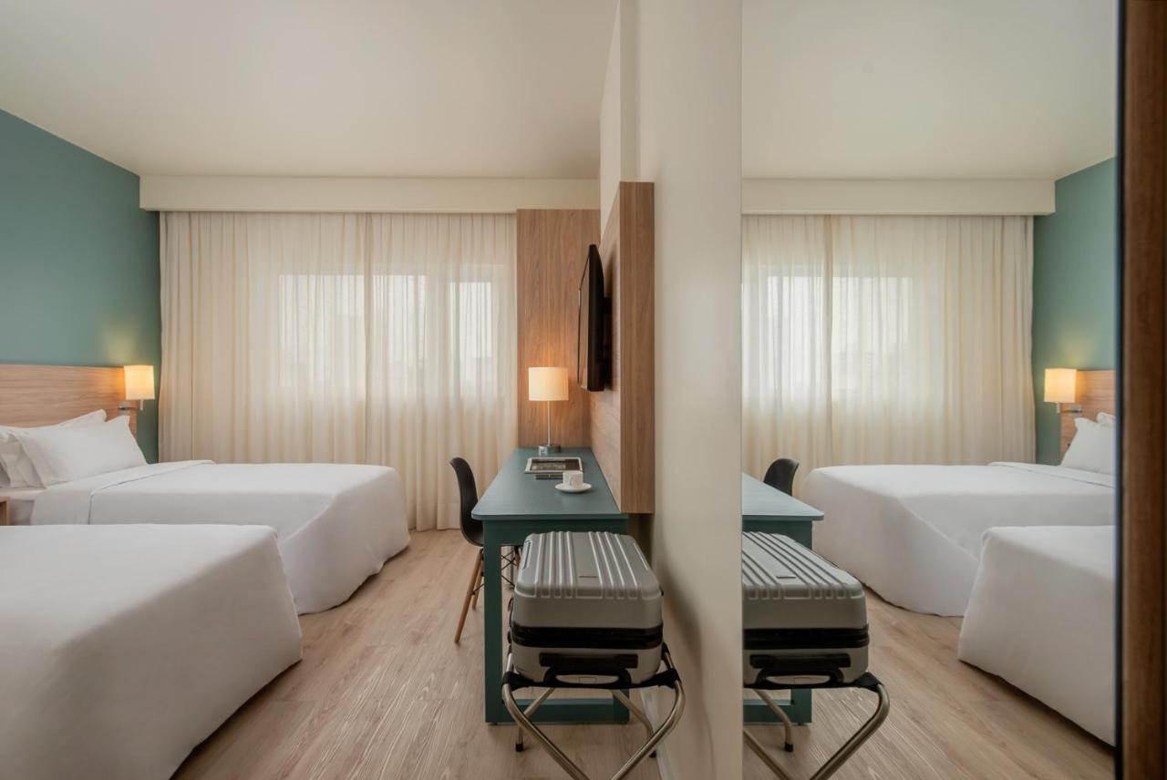 Quarto superior de luxo com 2 camas de solteiro